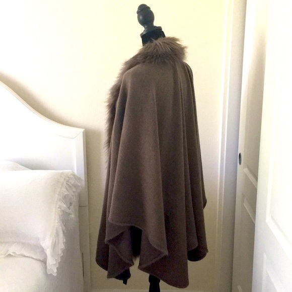 RINO & PELLE Brown wrap with faux fur - Picture 2 of 2